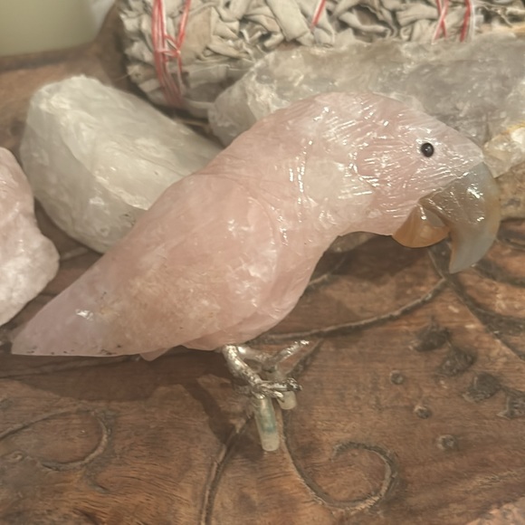 Hand Carved Rose Quartz VTG Parrot - Picture 2 of 16